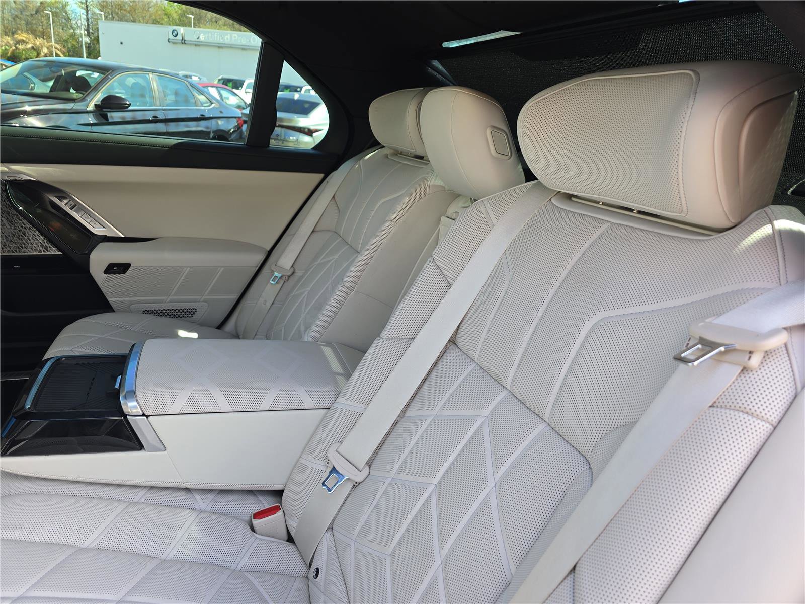 Used 2023 BMW 760i xDrive w/ Luxury Rear Seating Package image 13