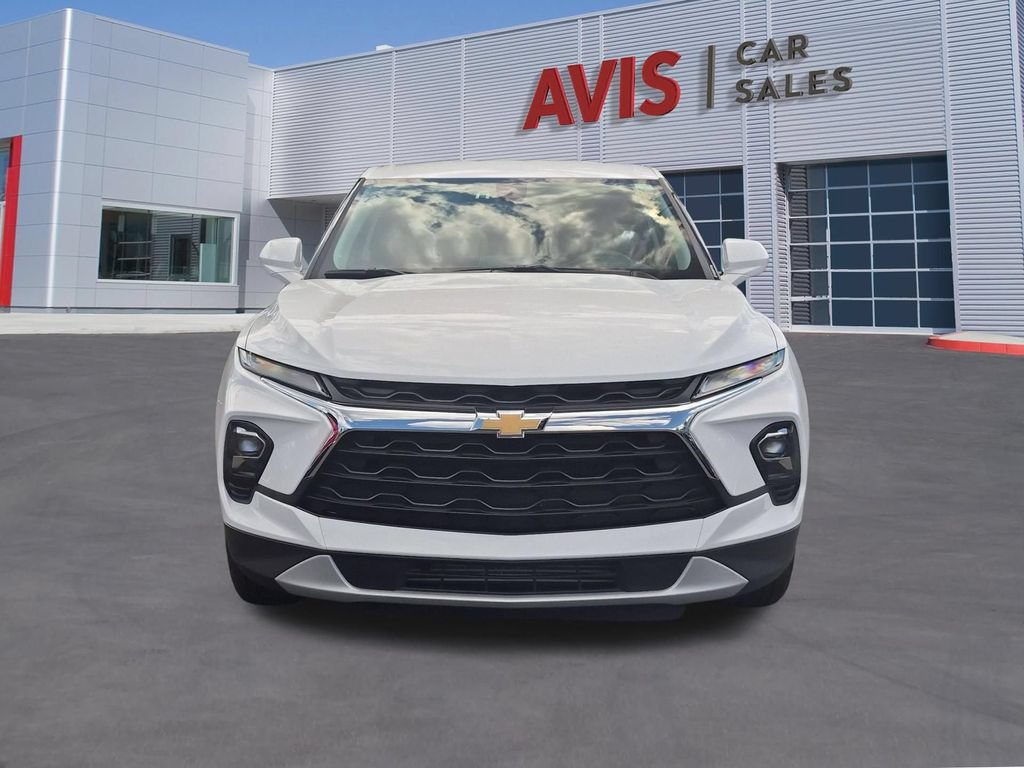 Used 2025 Chevrolet Blazer LT AWD/4WD image 2