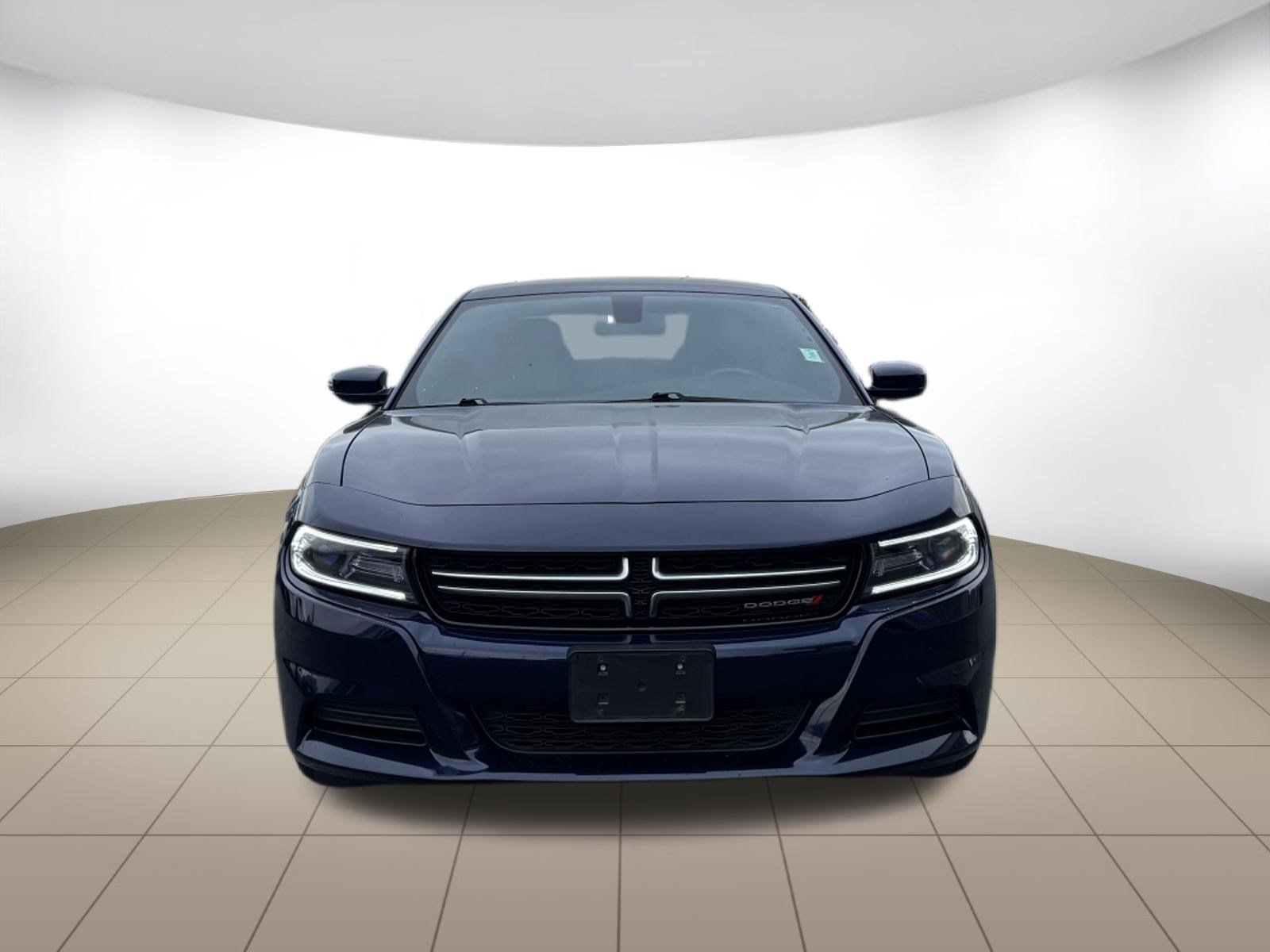 Used 2016 Dodge Charger SE RWD image 2