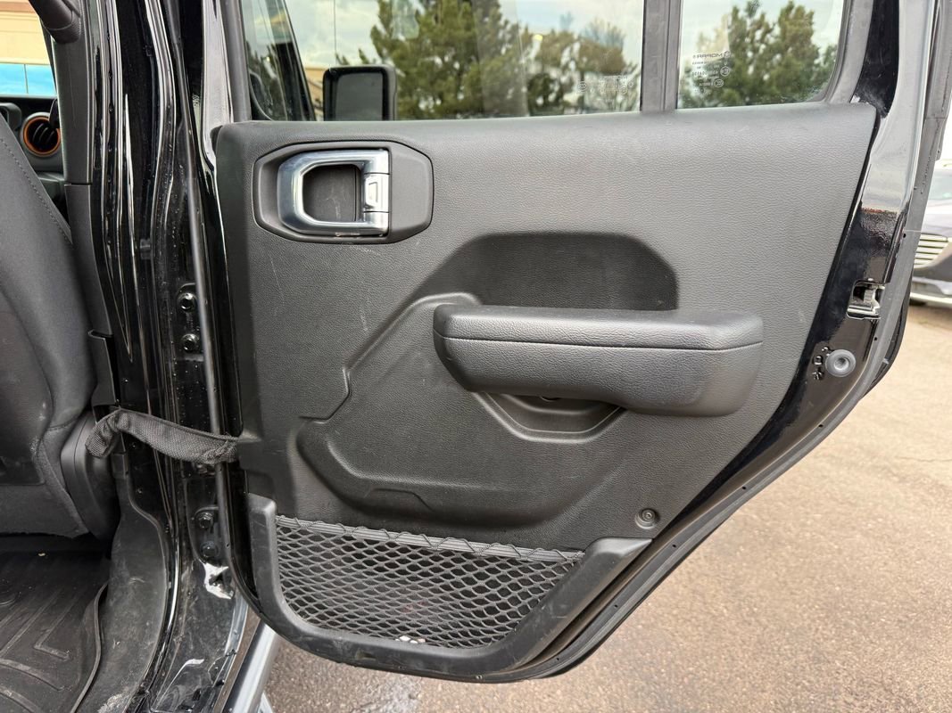 Used 2022 Jeep Gladiator Mojave w/ Cold Weather Group image 17