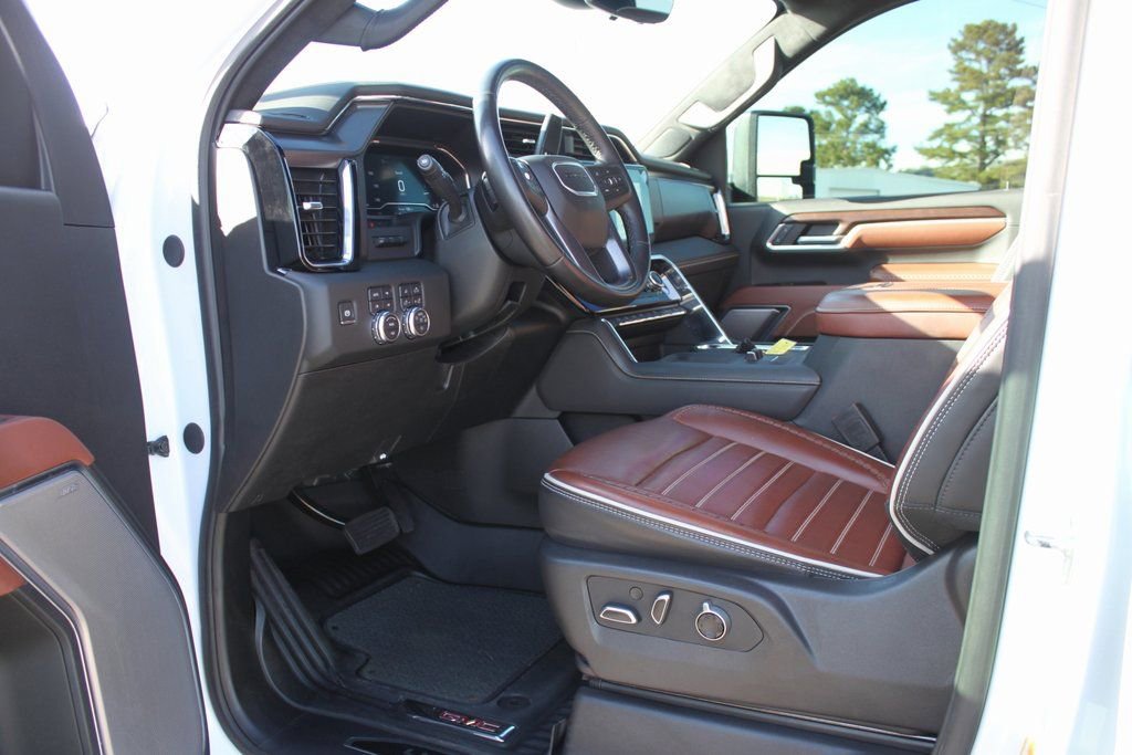 Used 2025 GMC Sierra 2500 Denali Ultimate image 11