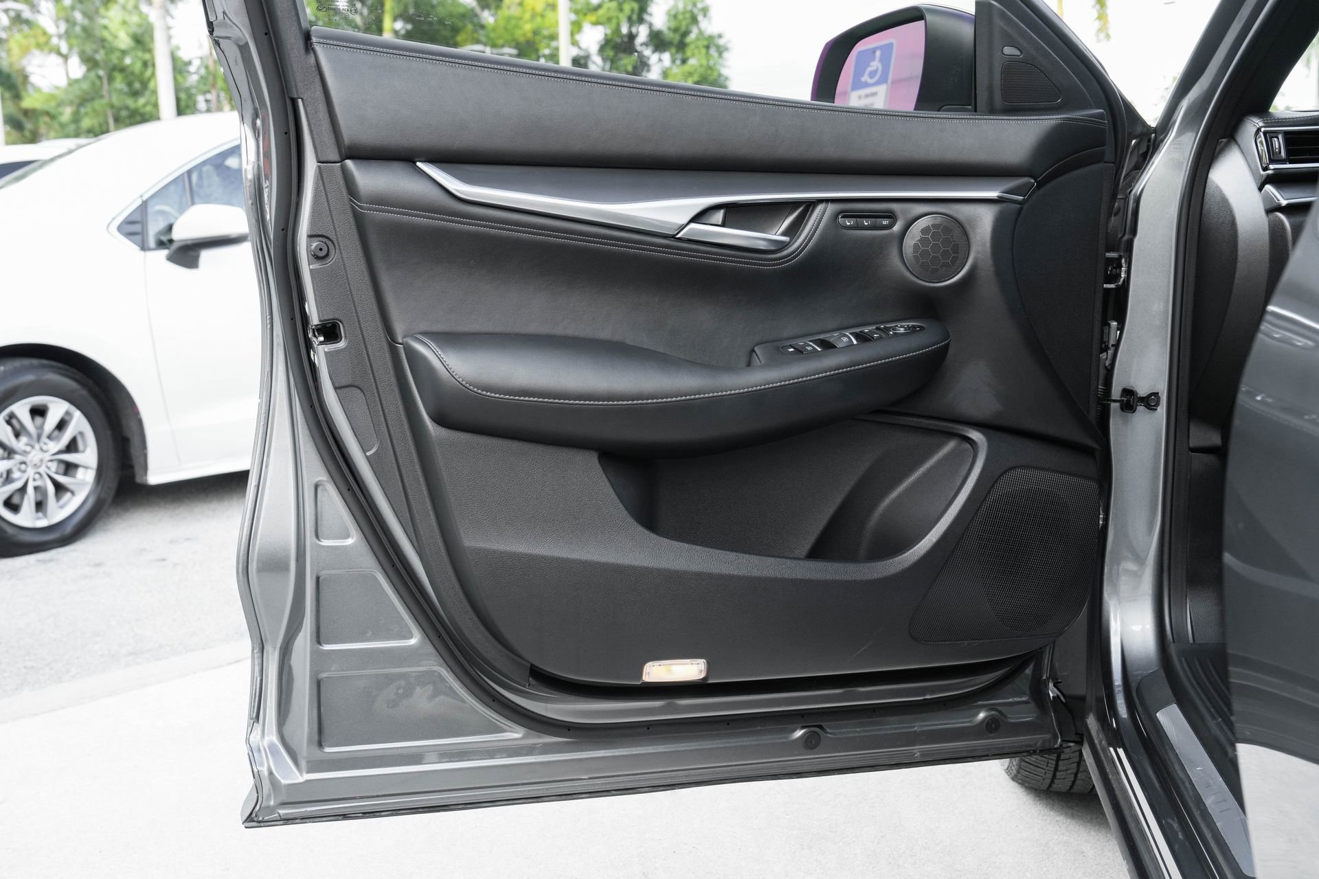 Used 2025 INFINITI QX55 Luxe w/ Accent Package image 27