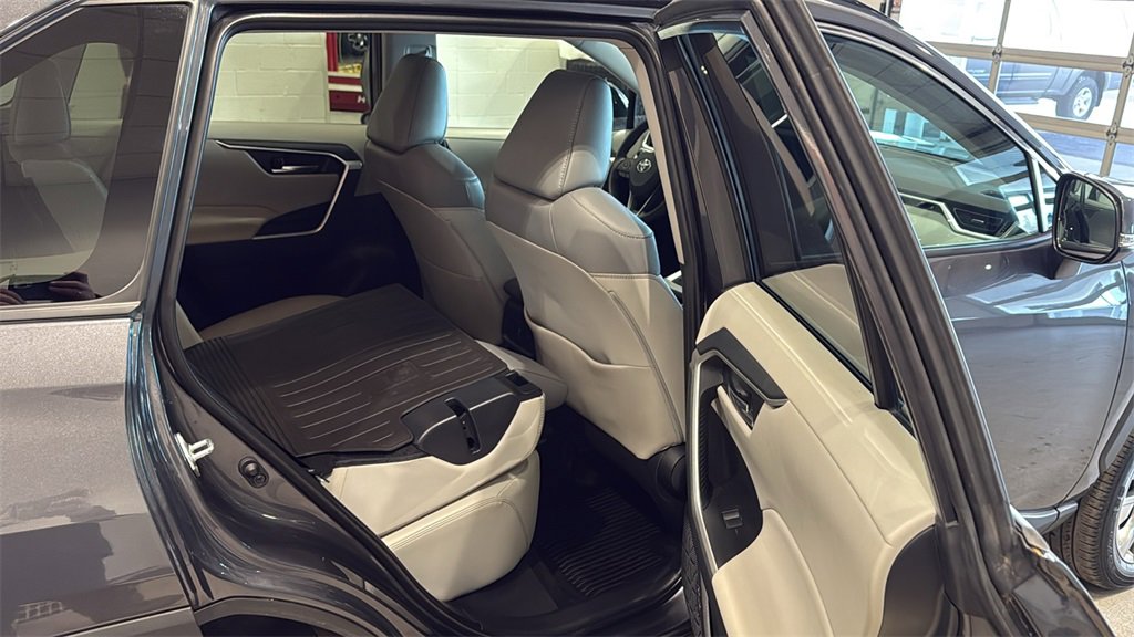 Used 2019 Toyota RAV4 XLE Premium image 15