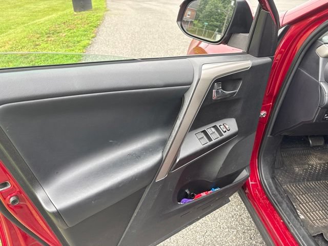 Used 2018 Toyota RAV4 XLE AWD/4WD image 8