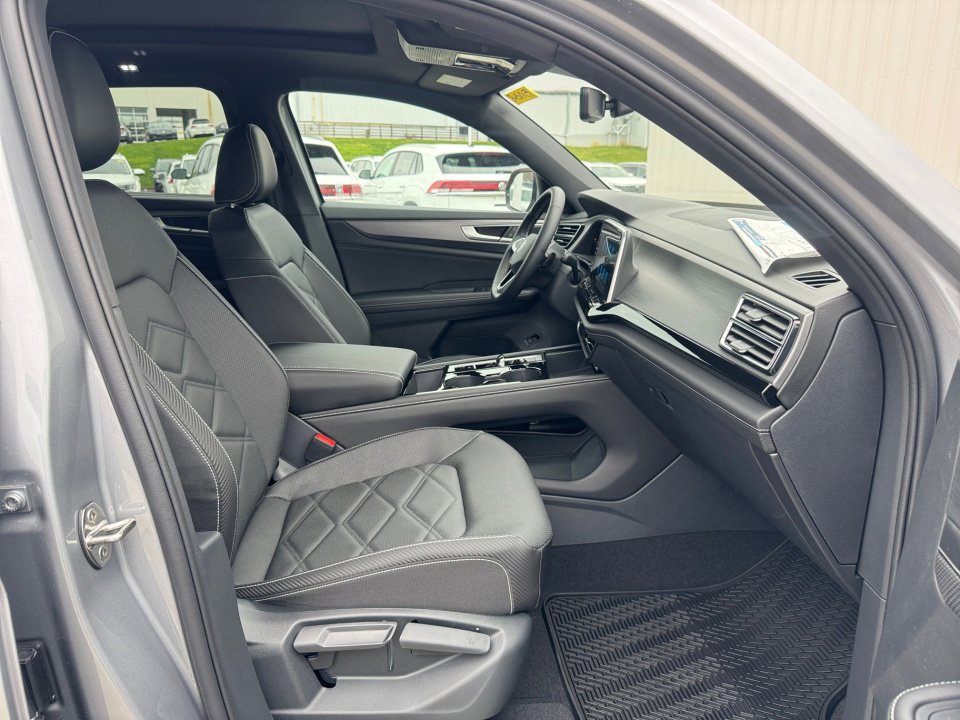 New 2025 Volkswagen Atlas Cross Sport SE image 22