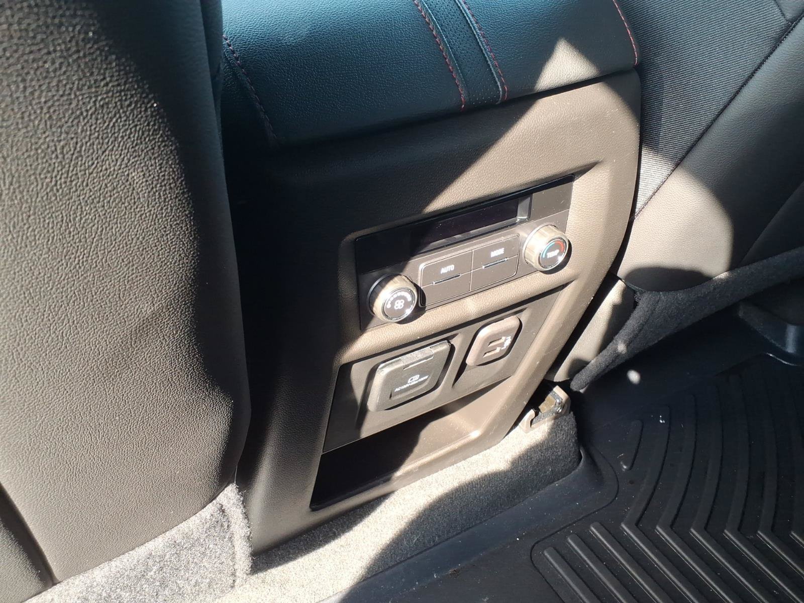 Used 2023 Chevrolet Traverse RS AWD/4WD image 17