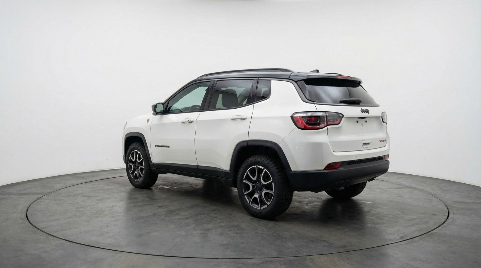 Used 2025 Jeep Compass Trailhawk image 6