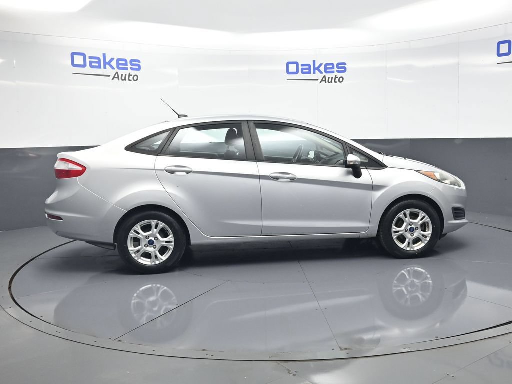 Used 2016 Ford Fiesta SE w/ Cold Weather Package FWD image 9