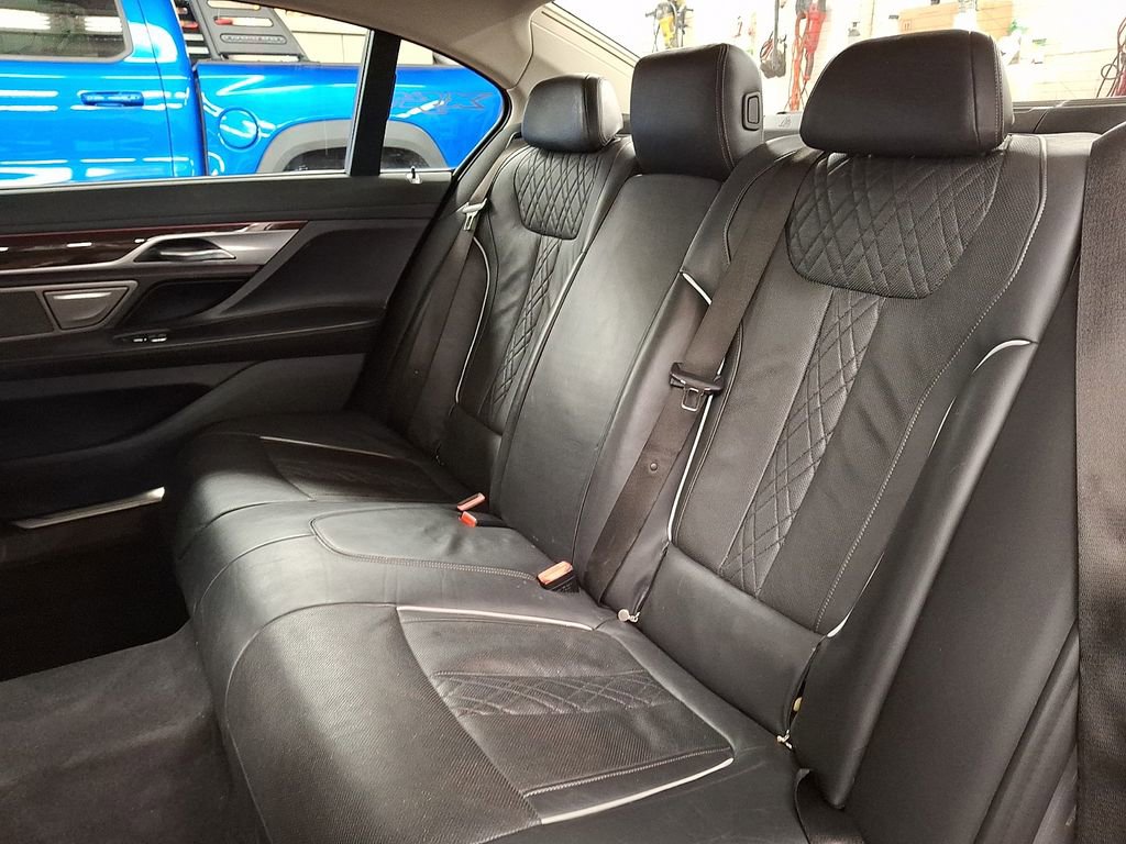 Used 2022 BMW 740i xDrive w/ Premium Package AWD/4WD image 7