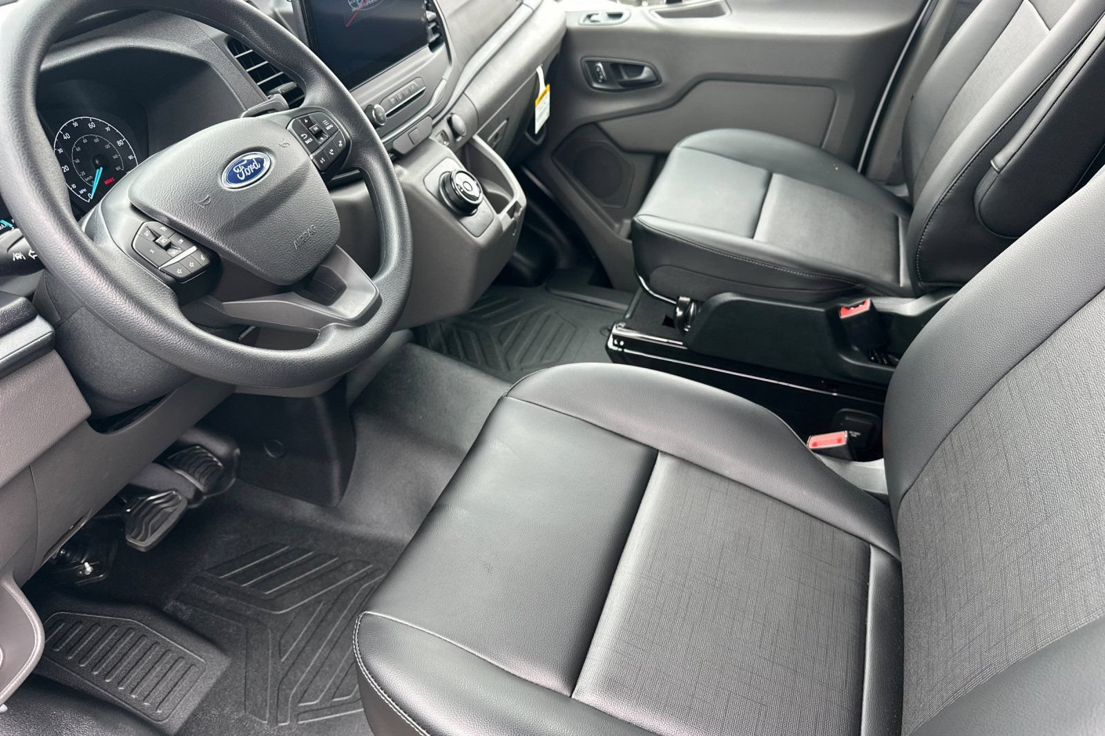New 2025 Ford E-Transit 148 Medium Roof RWD image 6