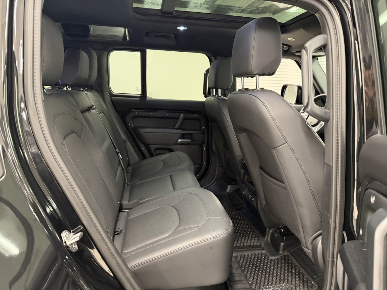 Used 2025 Land Rover Defender 110 S image 50