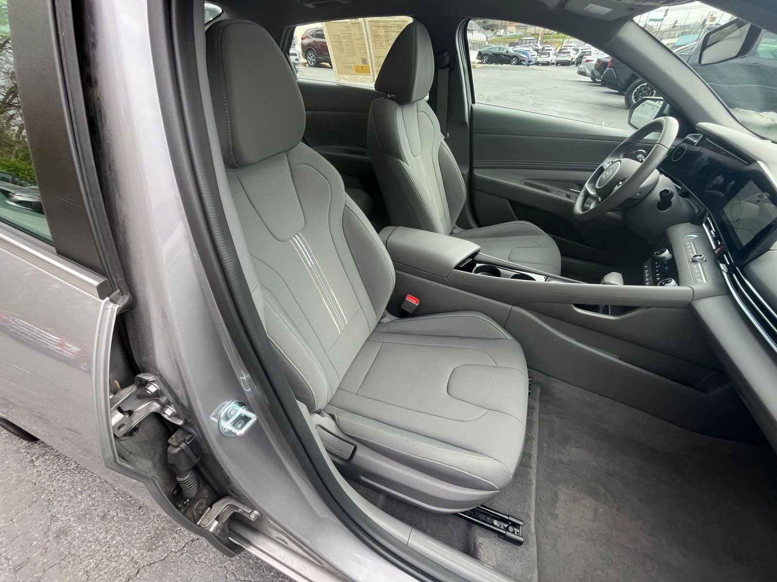 Used 2025 Hyundai Elantra SEL image 33