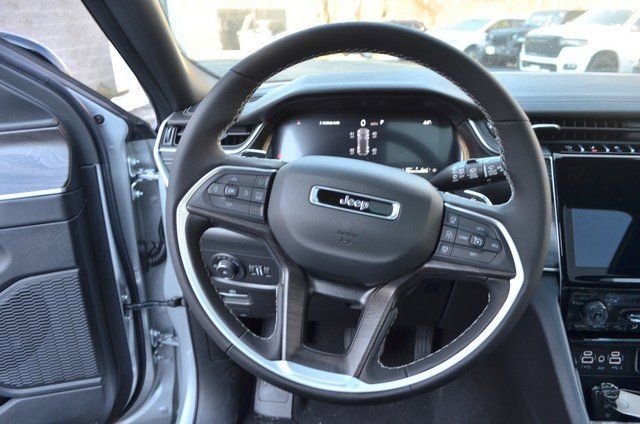 New 2025 Jeep Grand Cherokee Limited image 16