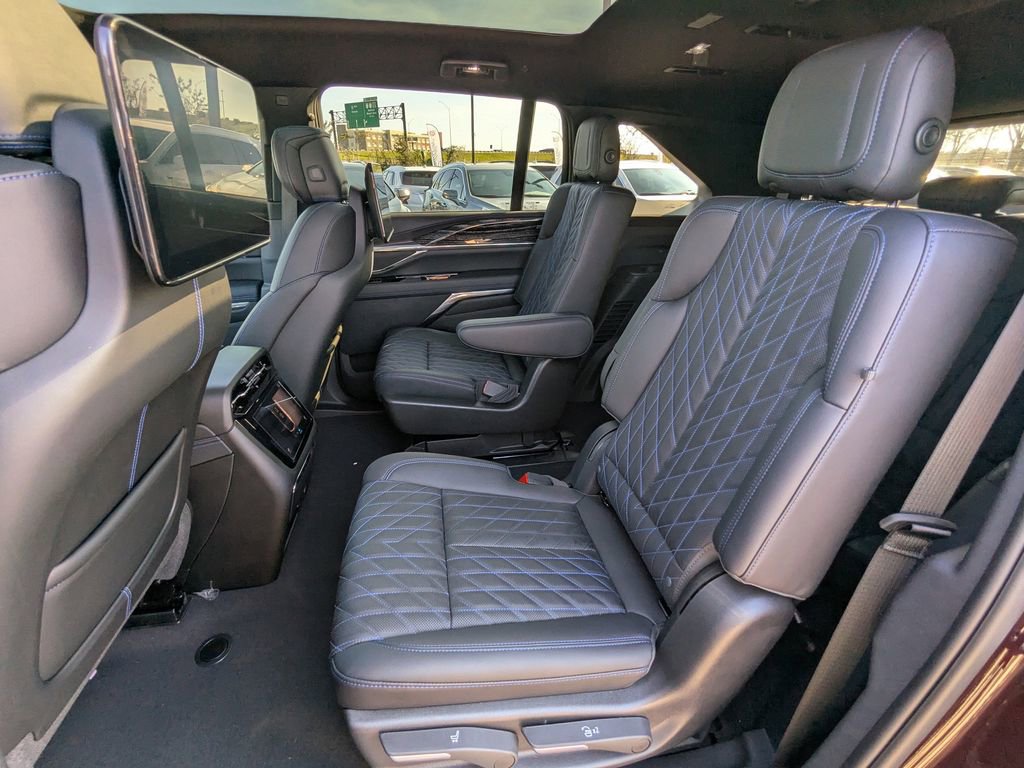 New 2025 Cadillac Escalade IQ Luxury 1 w/ Smart Trailering package image 15