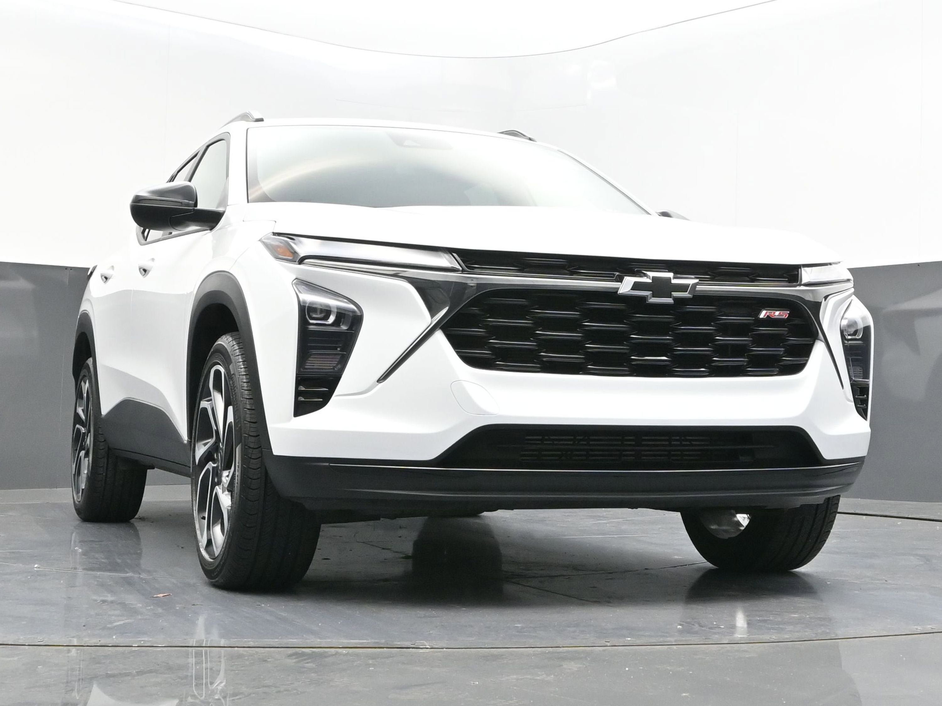 Certified 2025 Chevrolet Trax RS w/ Driver Confidence Package image 39