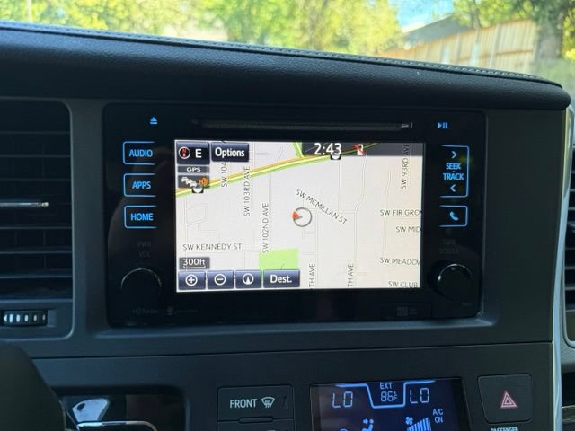 Used 2015 Toyota Sienna XLE w/ XLE Navigation Package FWD image 17