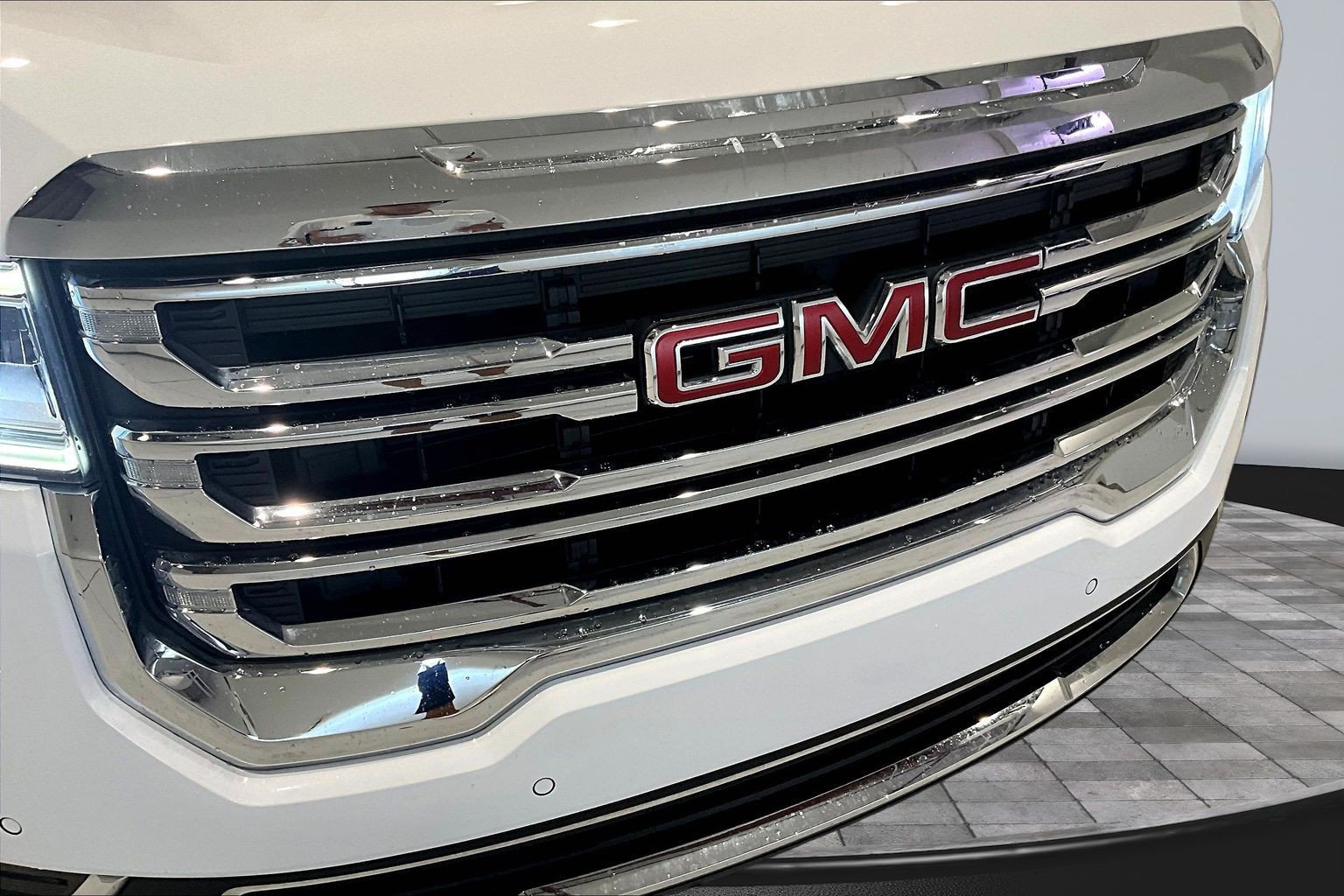 Used 2022 GMC Acadia SLE FWD image 34