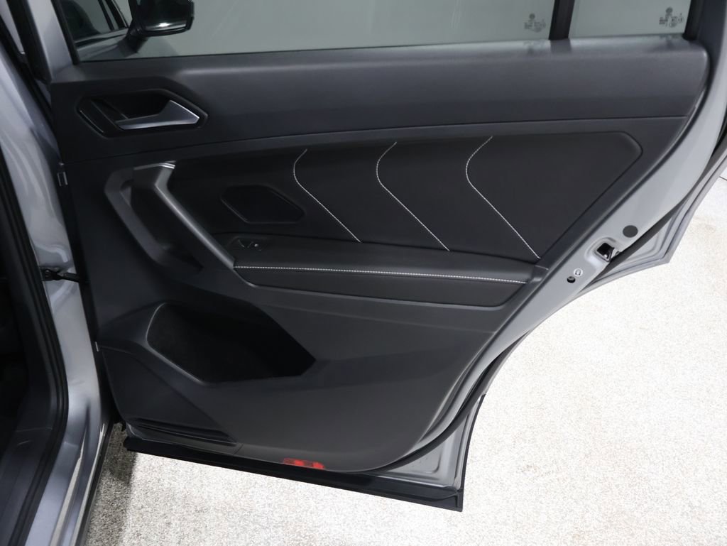 Used 2024 Volkswagen Tiguan SE image 20