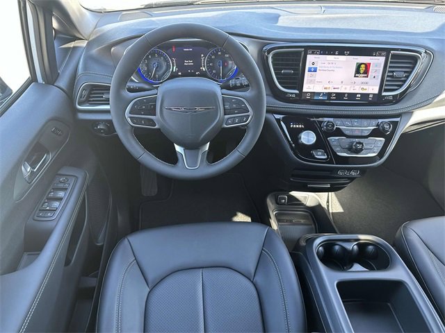 New 2025 Chrysler Pacifica Select image 19
