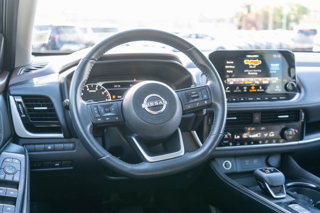 Used 2023 Nissan Rogue SL w/ SL Premium Package image 16