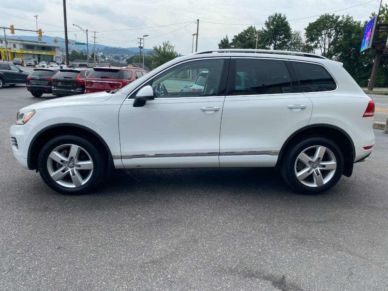 Used 2014 Volkswagen Touareg TDI AWD/4WD image 6