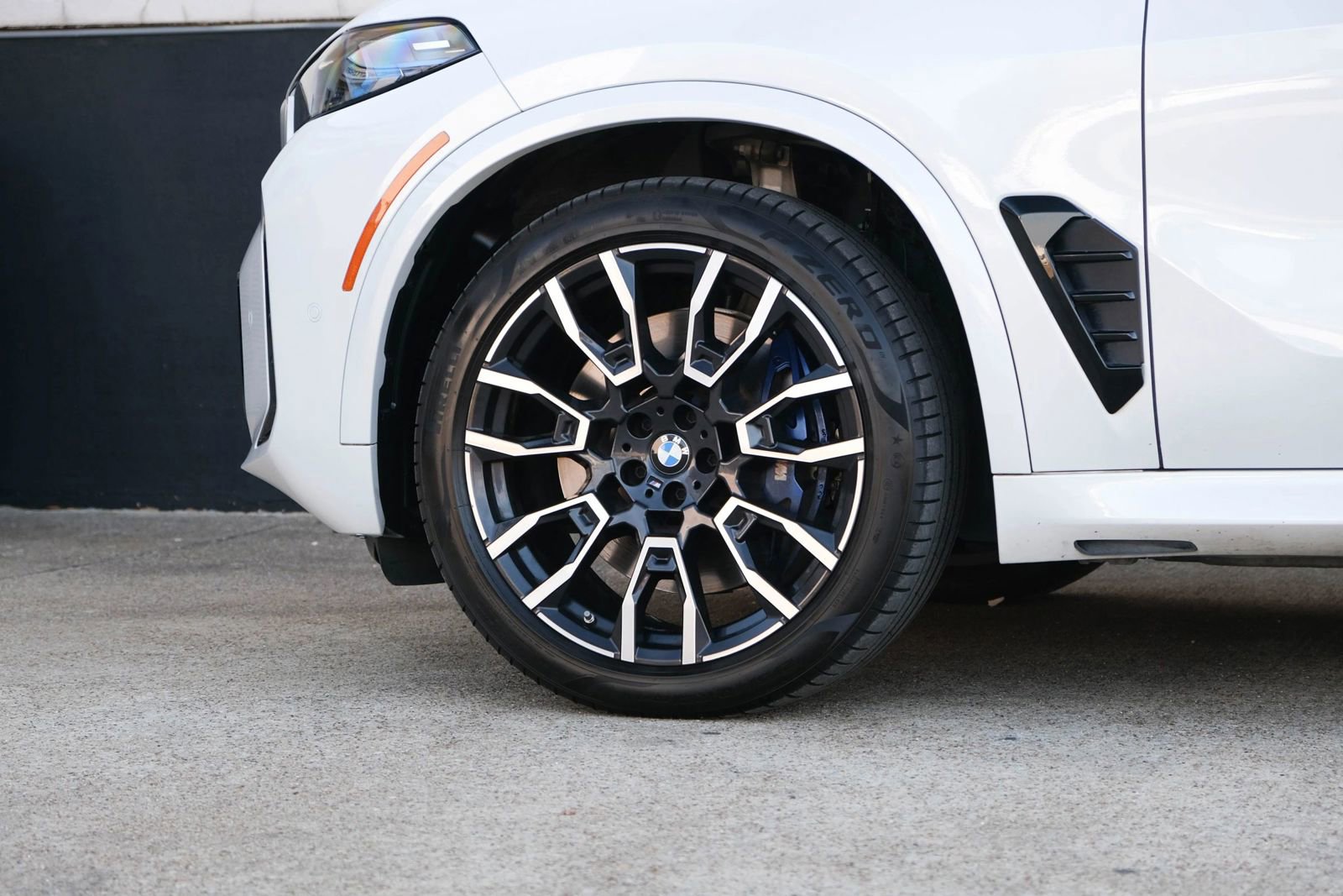 Used 2024 BMW X5 M60i w/ Executive Package image 9