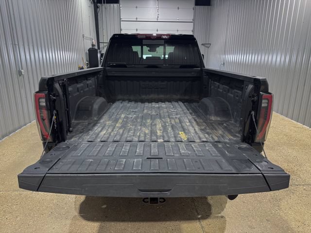 Used 2025 GMC Sierra 3500 AT4 w/ AT4 Premium Plus Package AWD/4WD image 4