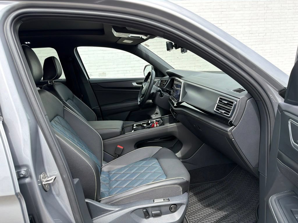 Used 2025 Volkswagen Atlas Cross Sport SEL Premium R-Line AWD/4WD image 12
