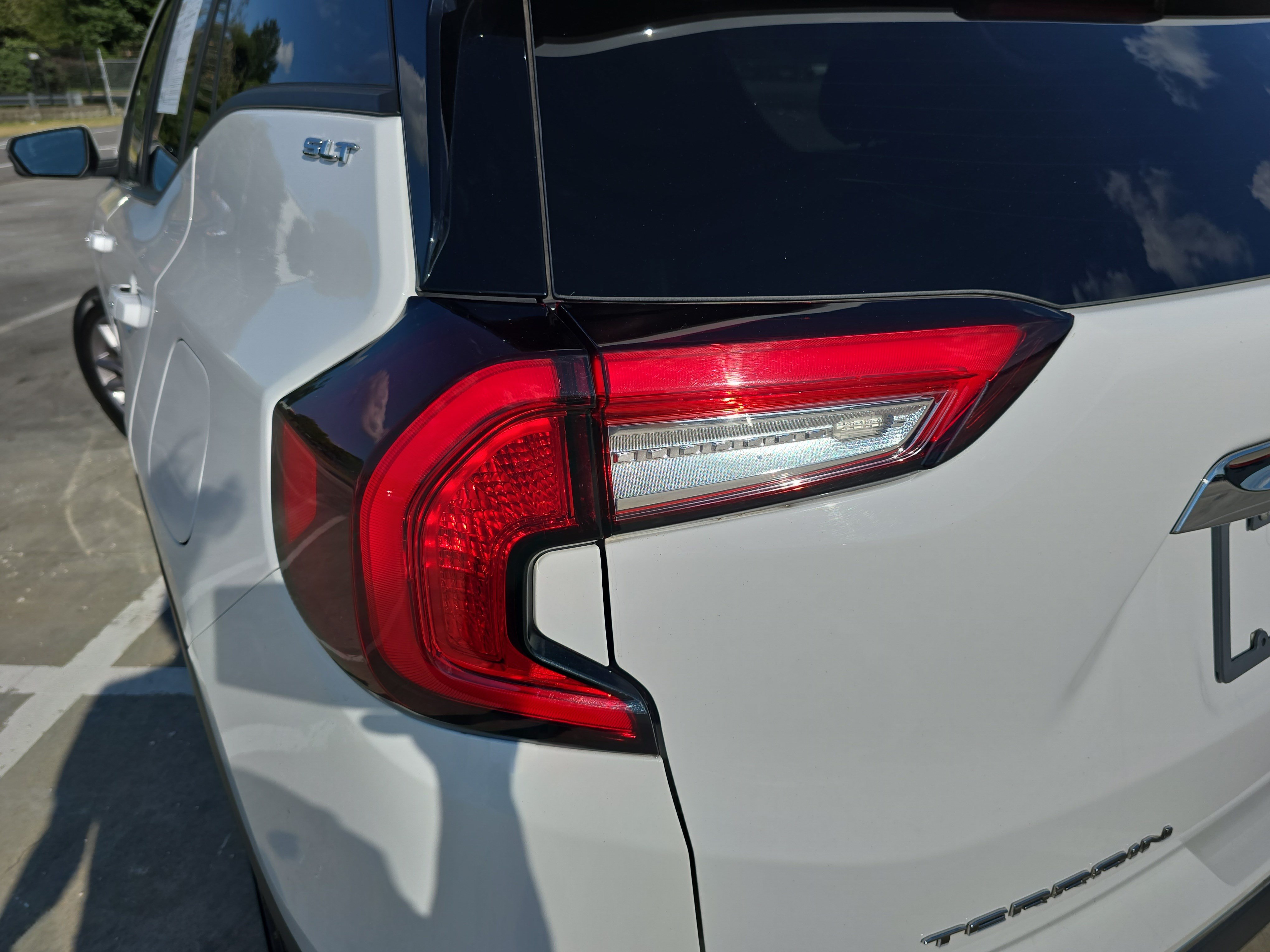 Used 2024 GMC Terrain SLT AWD/4WD image 34