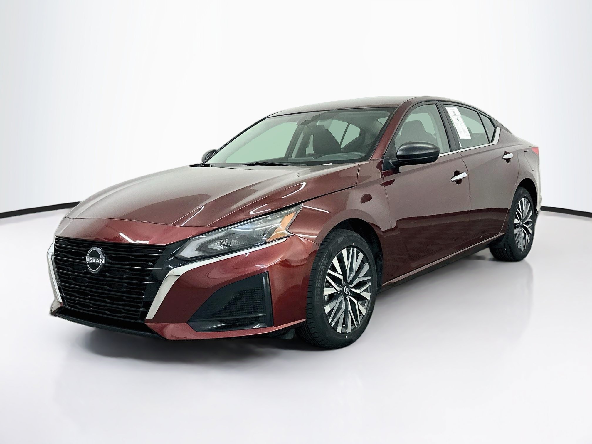 Used 2025 Nissan Altima 2.5 SV AWD/4WD image 3