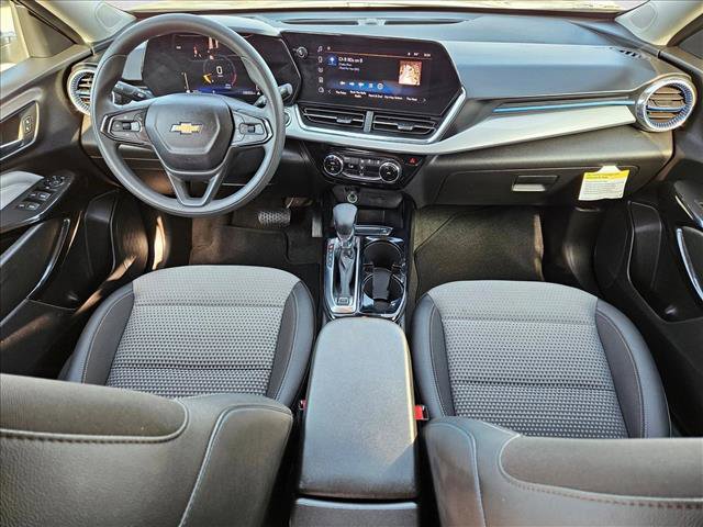 Used 2025 Chevrolet Trax LT image 18