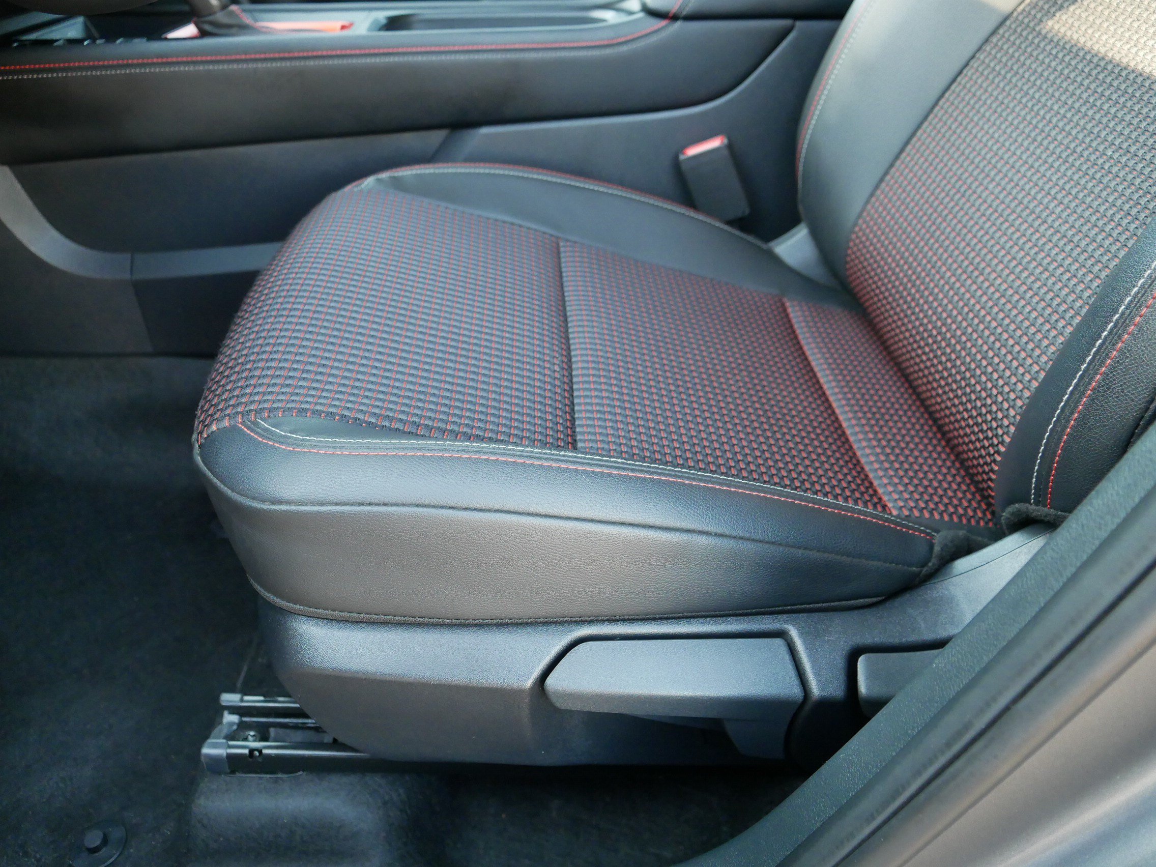 Certified 2025 Nissan Kicks SR AWD/4WD image 20