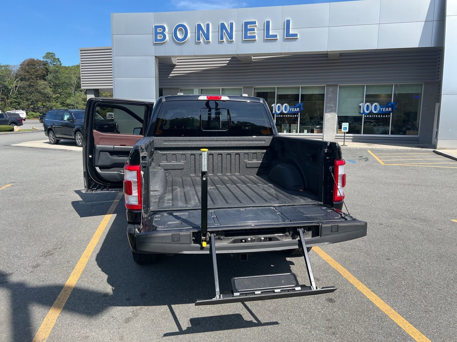 Used 2022 Ford F150 Lariat w/ Equipment Group 502A High image 10