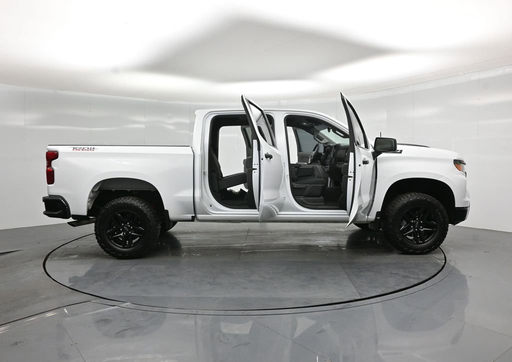Used 2024 Chevrolet Silverado 1500 Custom Trail Boss w/ LPO, Dark Essentials Package image 5