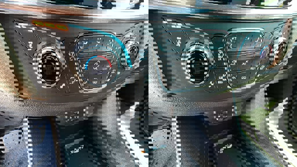 Used 2023 Chevrolet Traverse Premier image 14