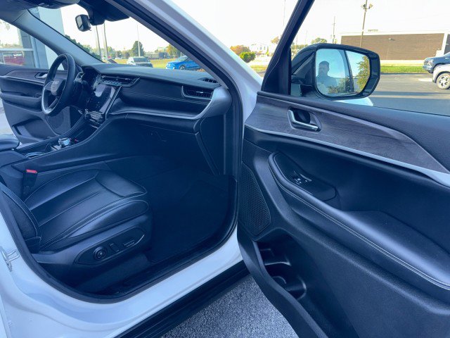 Used 2024 Jeep Grand Cherokee Limited image 33