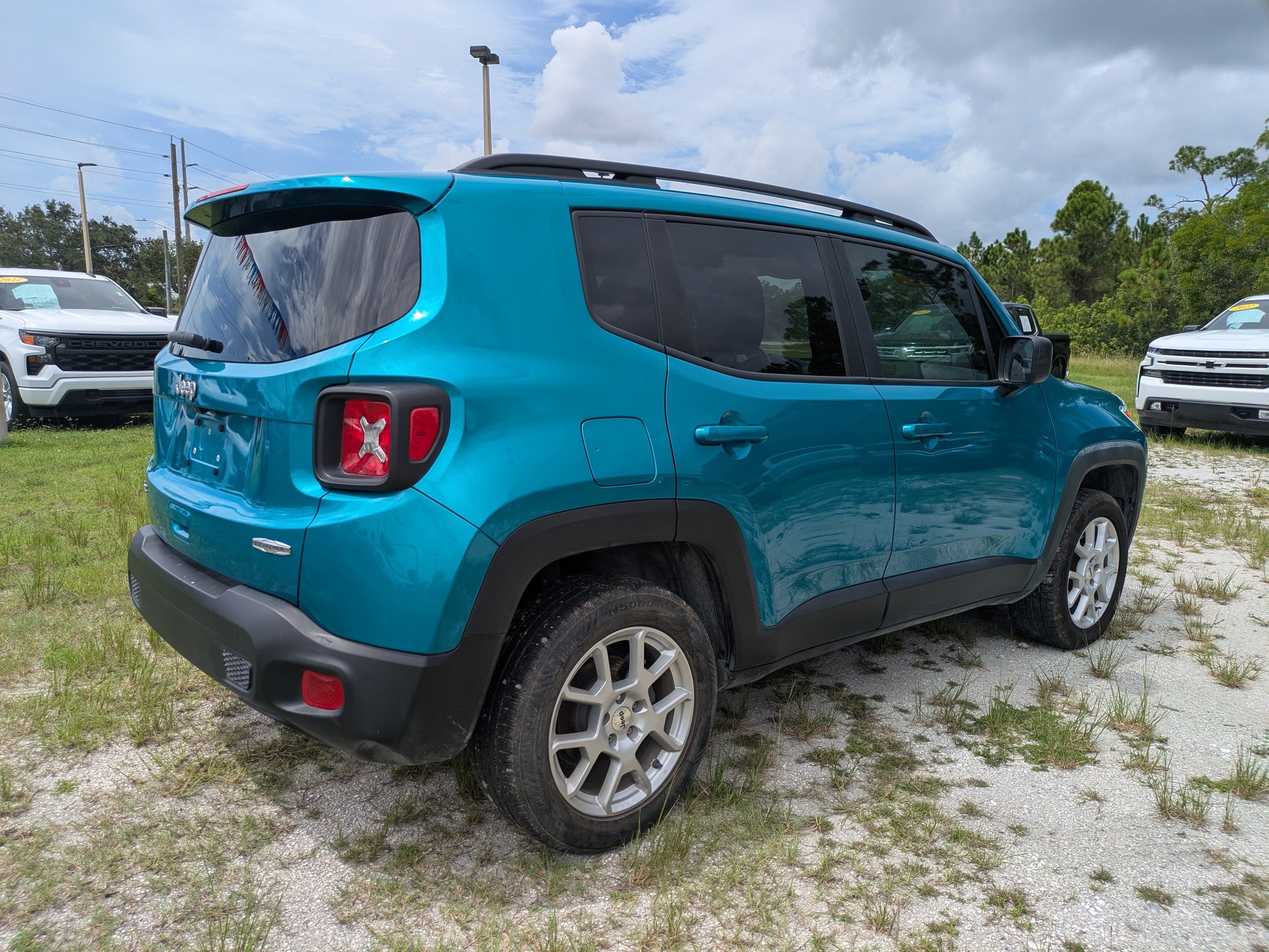 Used 2022 Jeep Renegade Latitude AWD/4WD image 4
