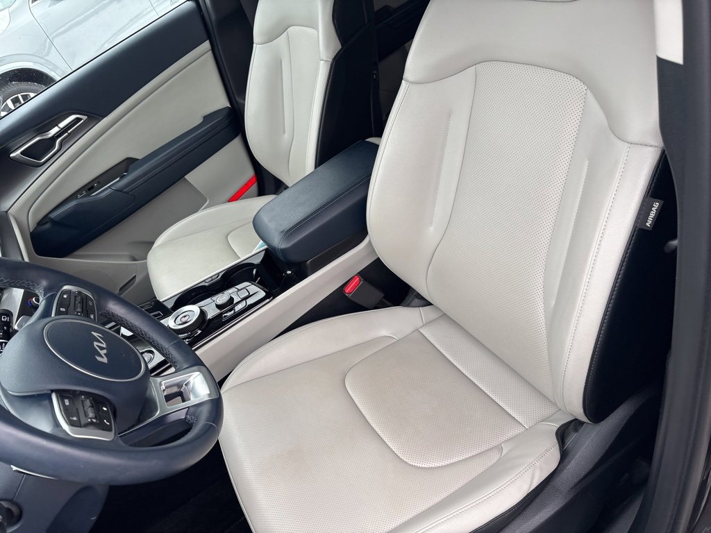 Used 2023 Kia Sportage EX image 16