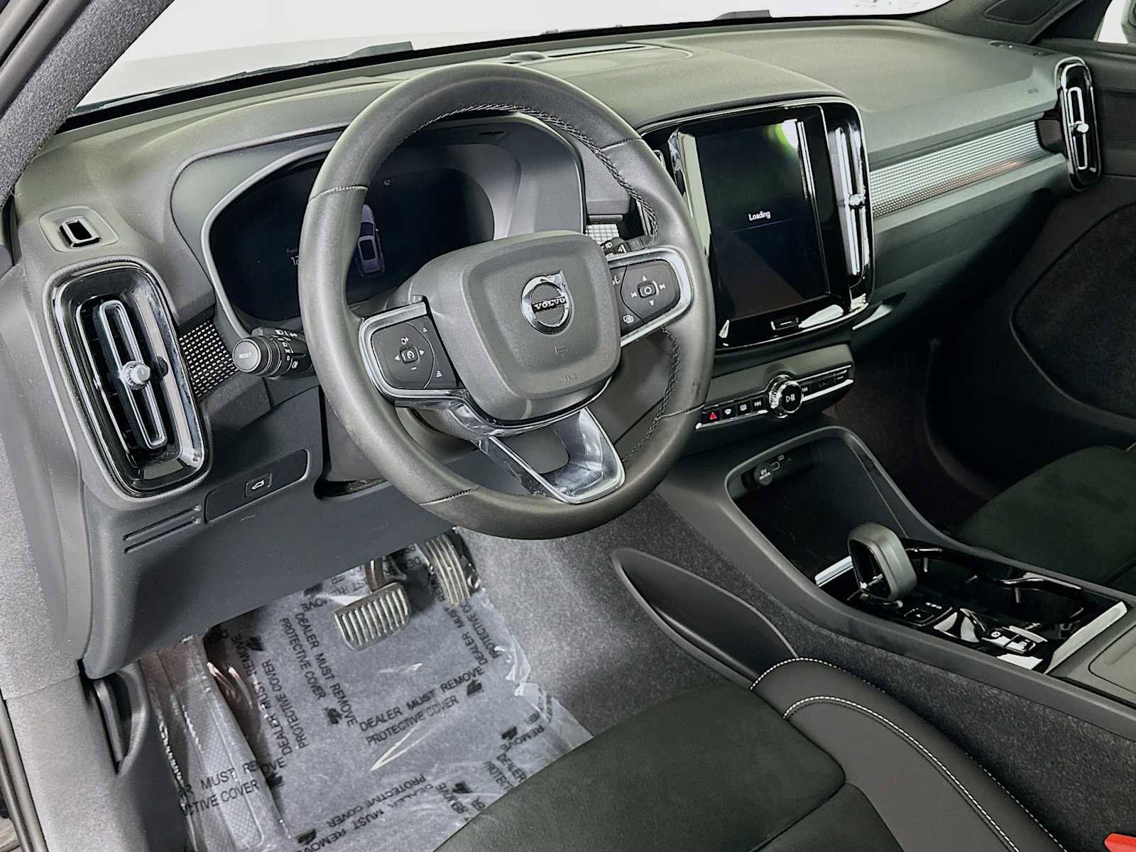 Certified 2023 Volvo XC40 B5 Plus w/ Climate Package image 9