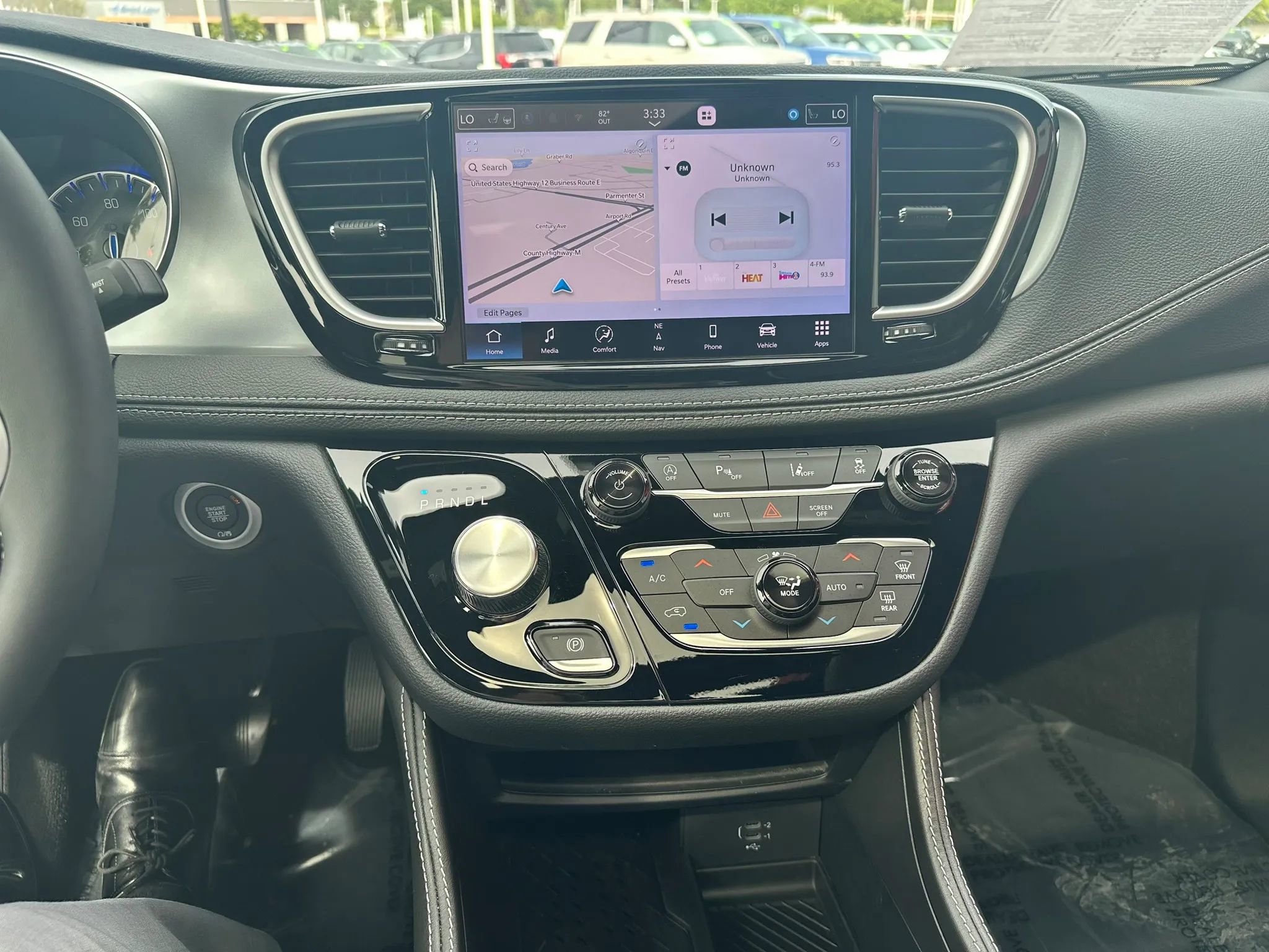 Used 2026 Chrysler Pacifica Limited FWD image 19