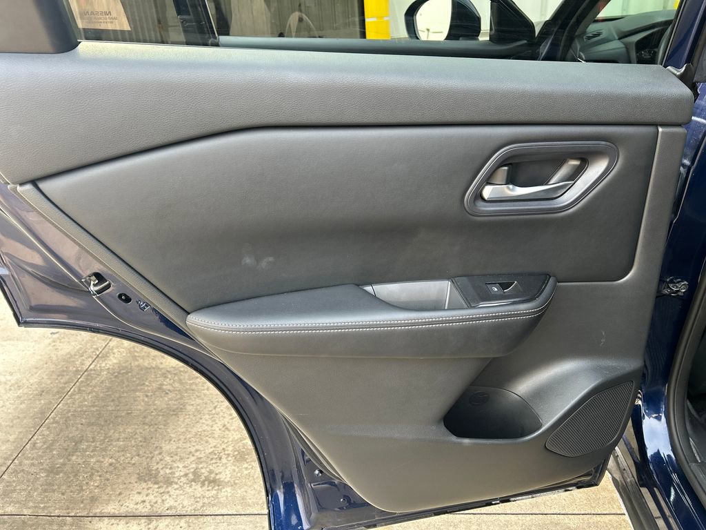 Used 2024 Nissan Rogue SV image 25