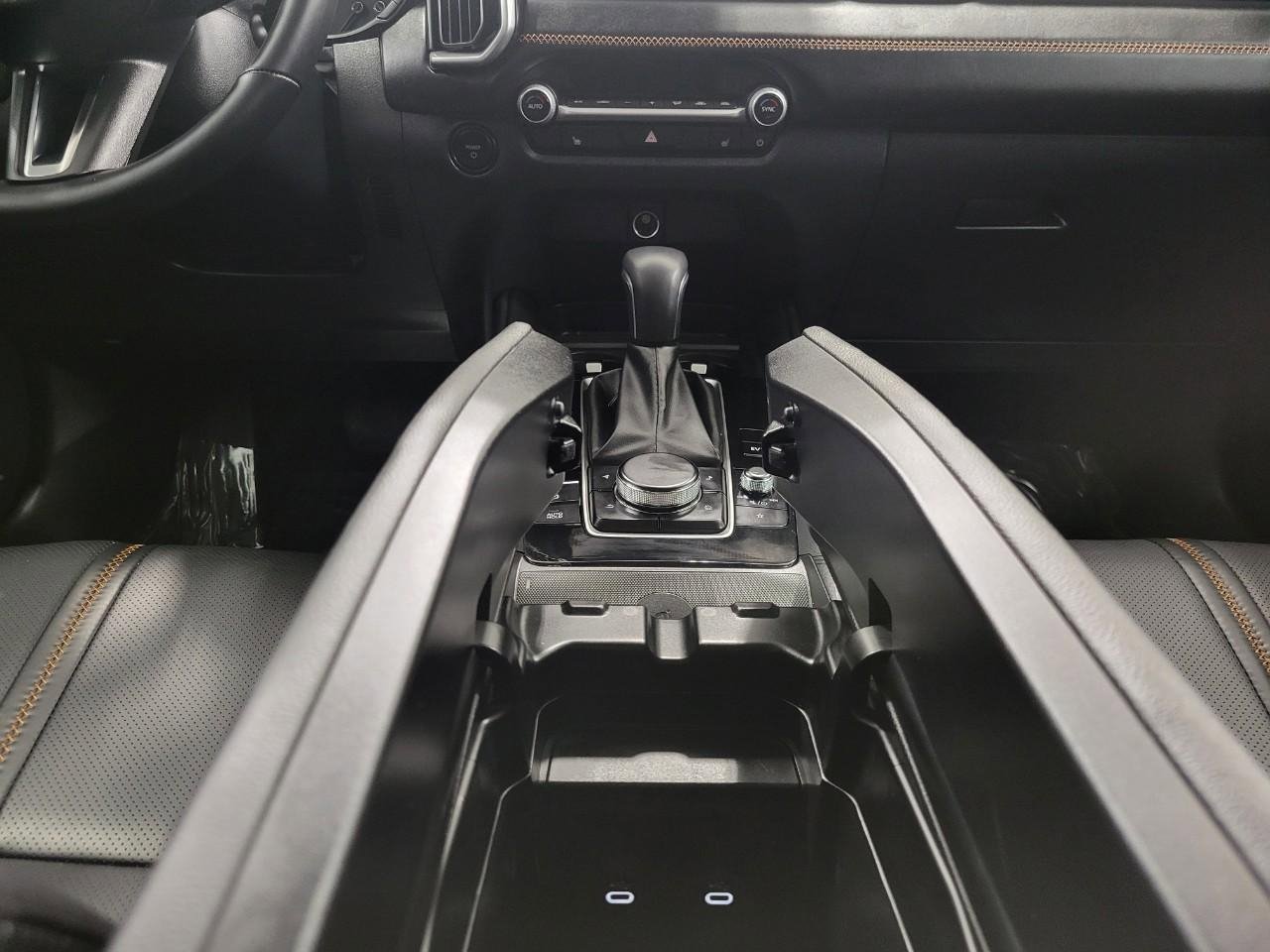 Used 2025 MAZDA CX-50 AWD 2.5 Hybrid w/ Premium Pkg image 17