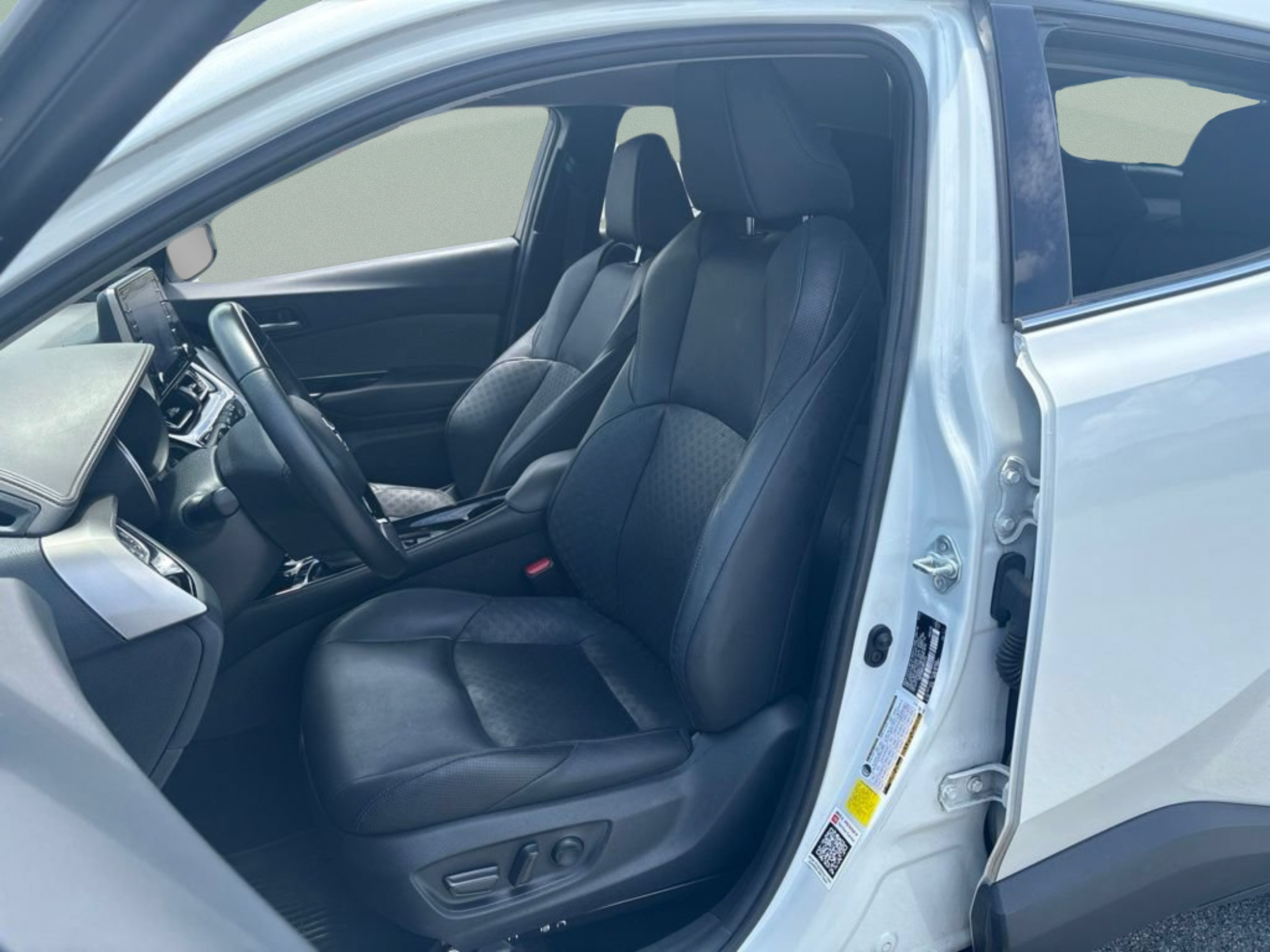 Used 2022 Toyota C-HR Limited FWD image 18