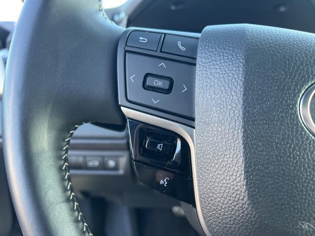 Used 2025 Toyota Camry SE image 14