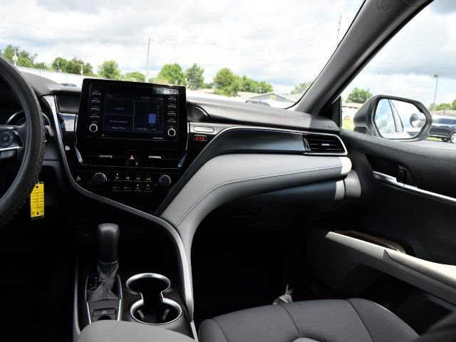Used 2021 Toyota Camry LE AWD/4WD image 24