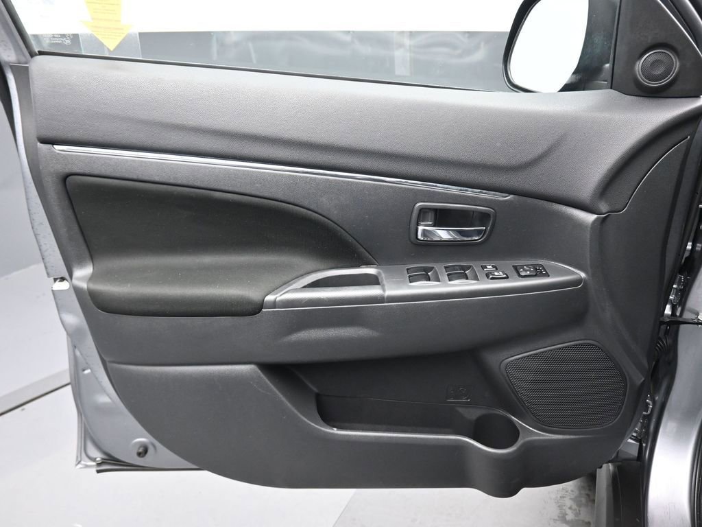 Used 2023 Mitsubishi Outlander Sport ES image 9