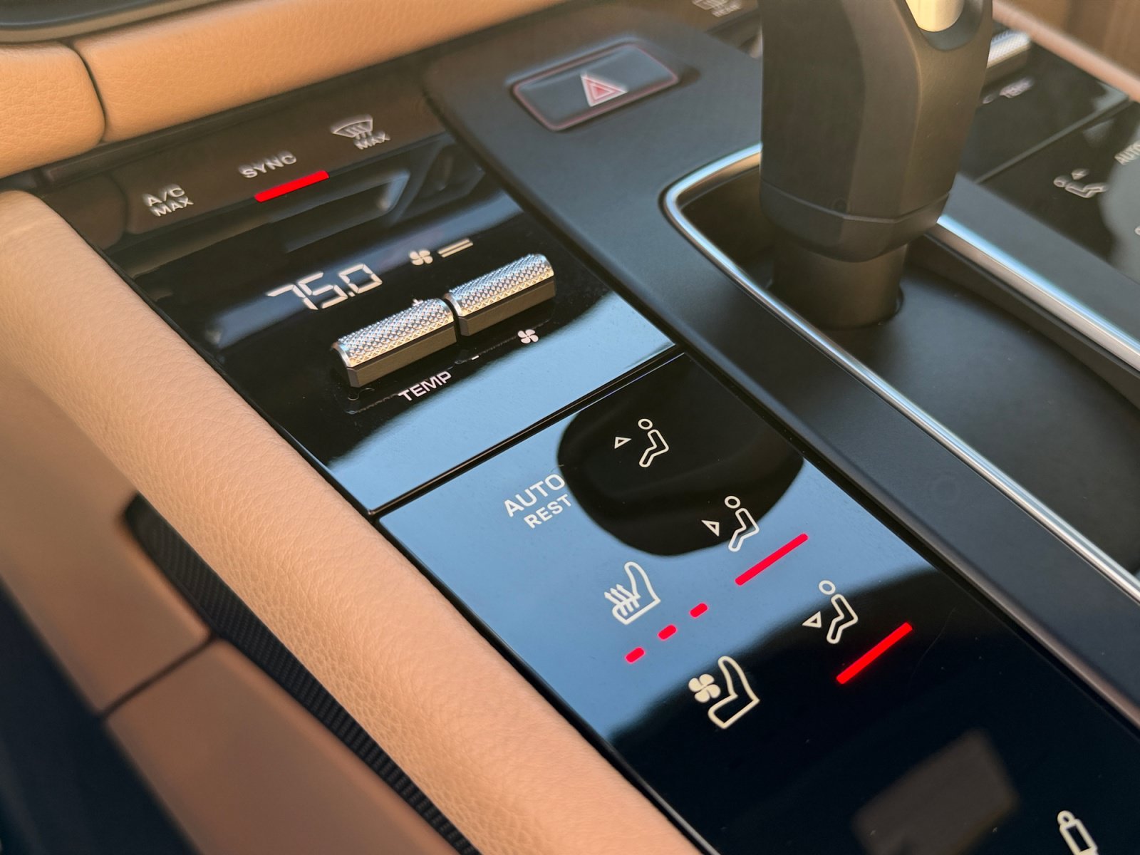 Used 2025 Porsche Macan AWD/4WD image 20
