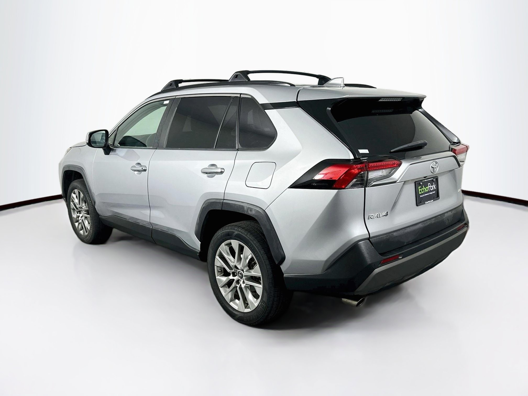 Used 2019 Toyota RAV4 Limited w/ Cold Weather Package FWD image 5