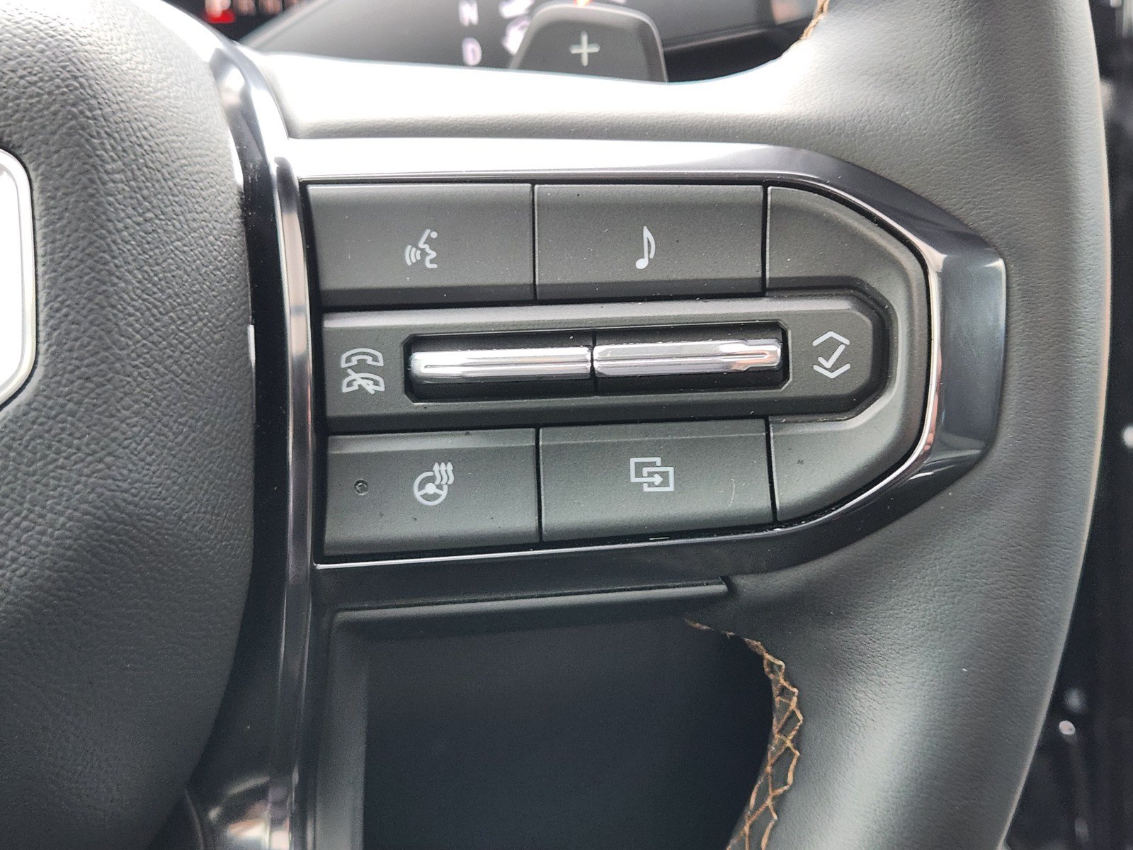 Used 2026 GMC Yukon AT4 w/ AT4 Premium Package AWD/4WD image 25