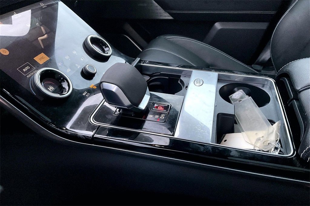 Used 2021 Land Rover Range Rover Velar R-Dynamic S image 20